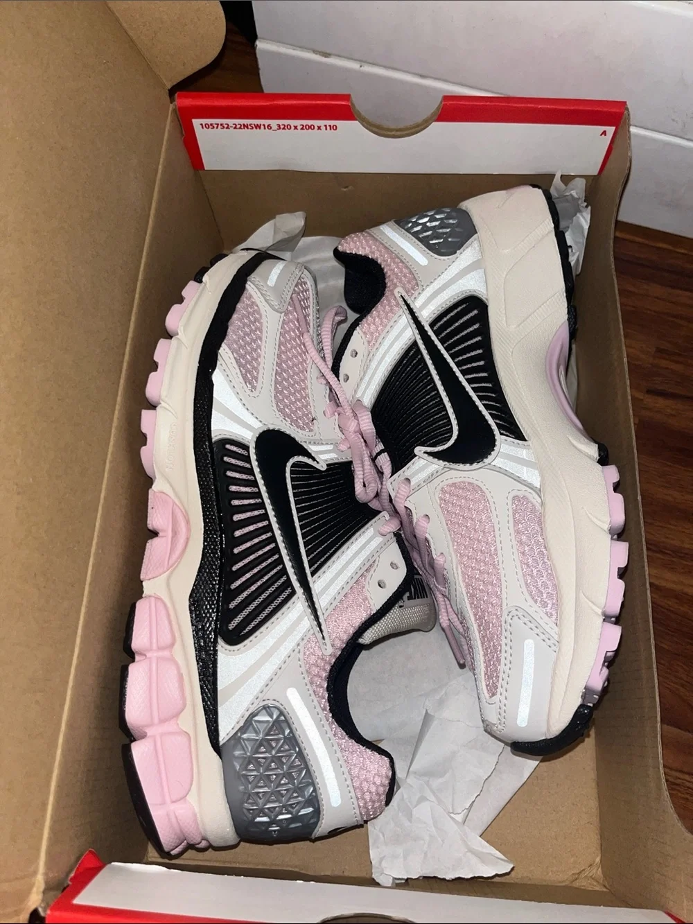 Nike Women’s Pink and Black Vomero  5. Size 7.5. Excellent Condition